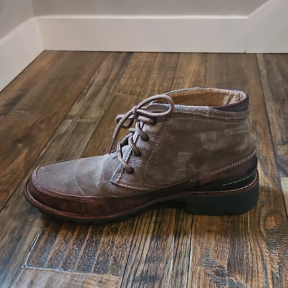 Clarks Men's Stylish Brown Suede‎ Ankle Boots.